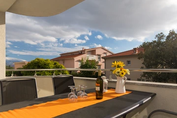 2-Bedroom Apartment in Baška with Parking (4–6)