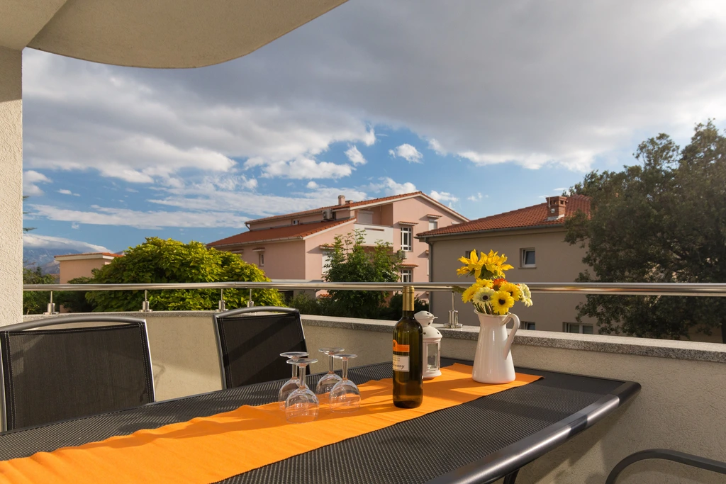 2-Bedroom Apartment in Baška with Parking (4–6)