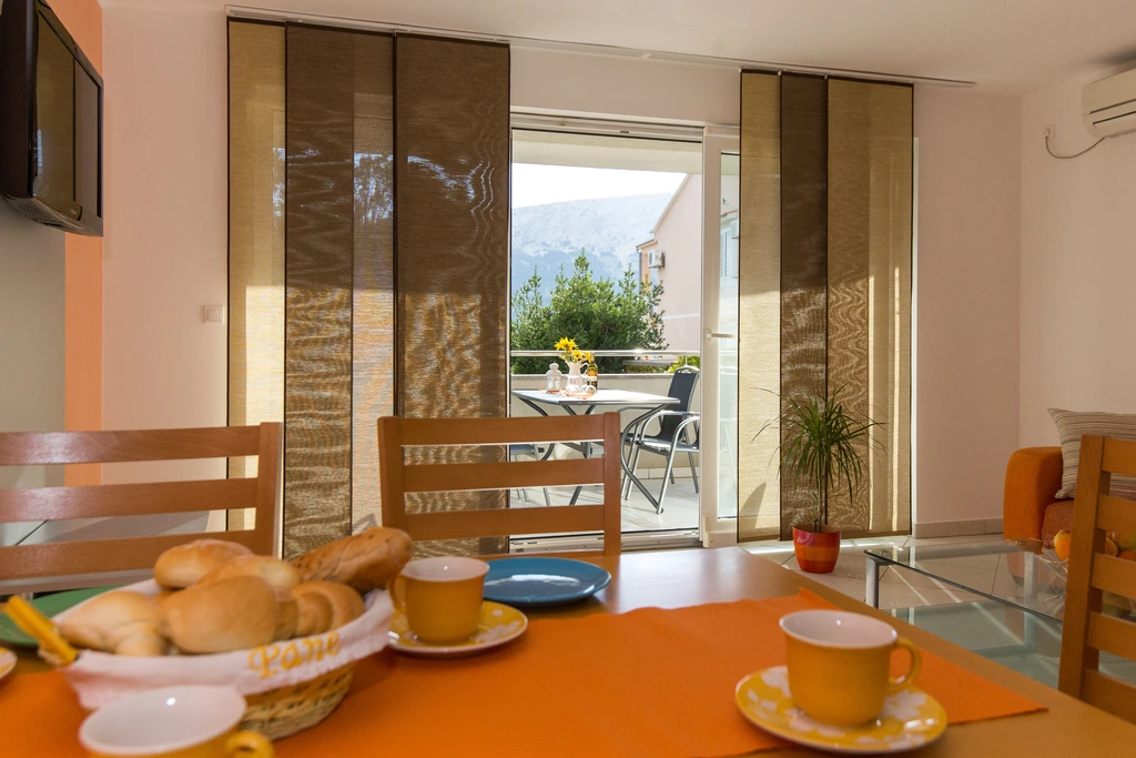 2-Bedroom Apartment in Baška with Parking (4–6)