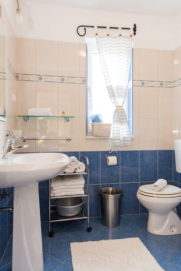 2-Bedroom Apartment in Baška with Parking (4–6)