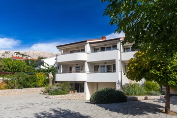 2-Bedroom Apartment in Baška with Parking (4–6)