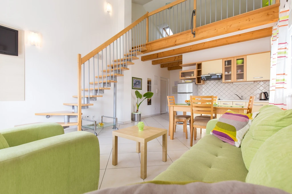 Baška Studio Apartment with Sea-View Balcony & Parking