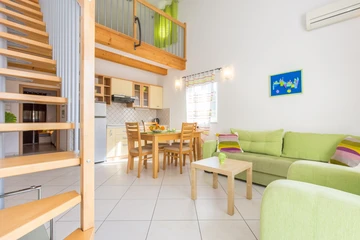 Baška Studio Apartment with Sea-View Balcony & Parking