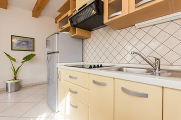 Baška Studio Apartment with Sea-View Balcony & Parking