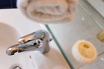 Baška Studio Apartment with Sea-View Balcony & Parking