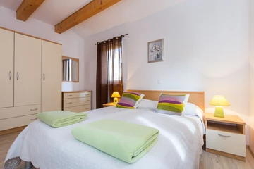 Baška Studio Apartment with Sea-View Balcony & Parking