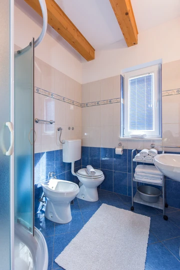 Baška Studio Apartment with Sea-View Balcony & Parking