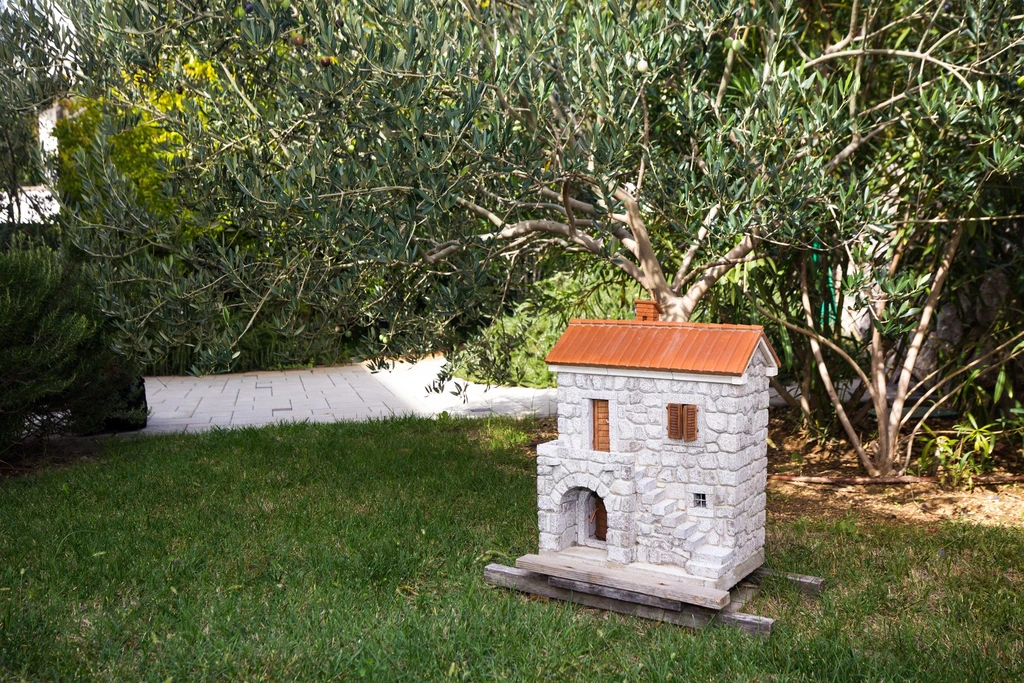 Baška Studio Apartment with Sea-View Balcony & Parking