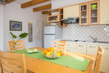 Baška Studio Apartment with Sea-View Balcony & Parking