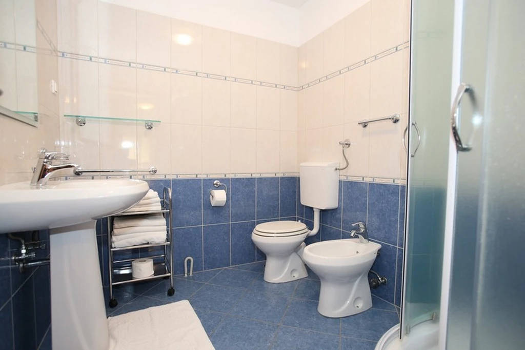 Pet-Friendly Souterrain Apartment for 4 in Baška