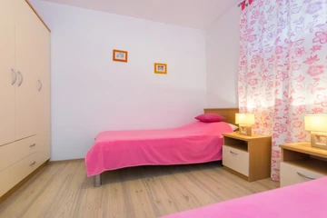 Pet-Friendly Souterrain Apartment for 4 in Baška