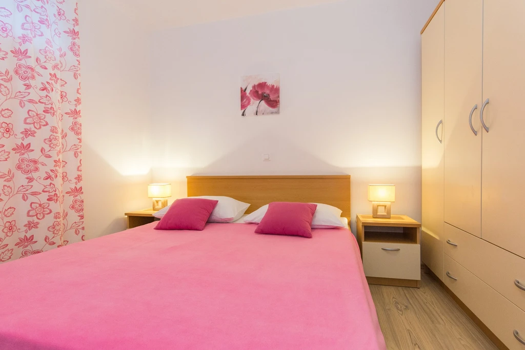 Pet-Friendly Souterrain Apartment for 4 in Baška