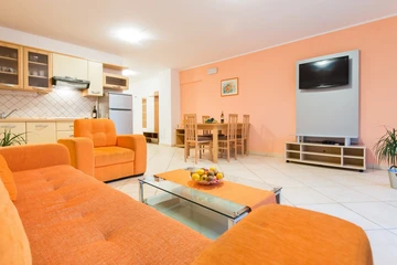 Pet-Friendly Souterrain Apartment for 4 in Baška