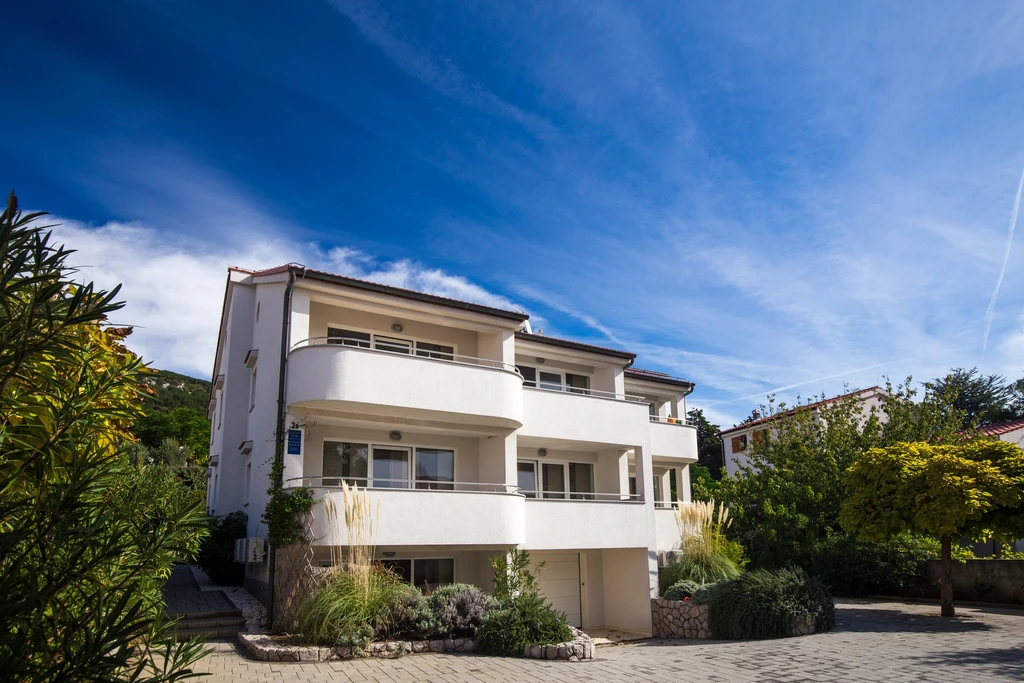 Pet-Friendly Souterrain Apartment for 4 in Baška