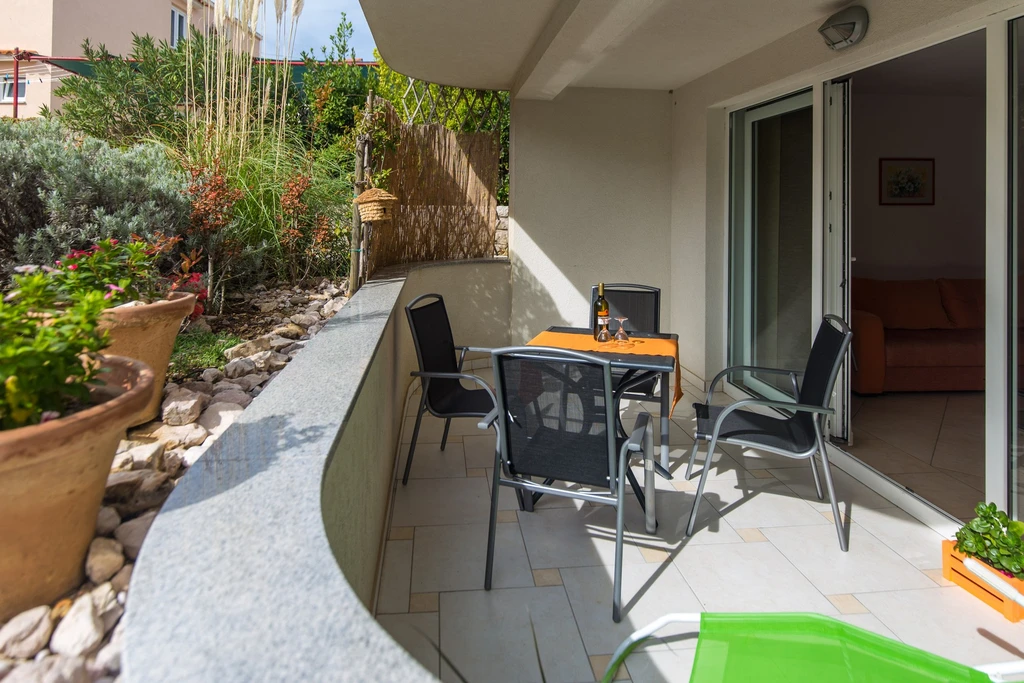 Pet-Friendly Souterrain Apartment for 4 in Baška