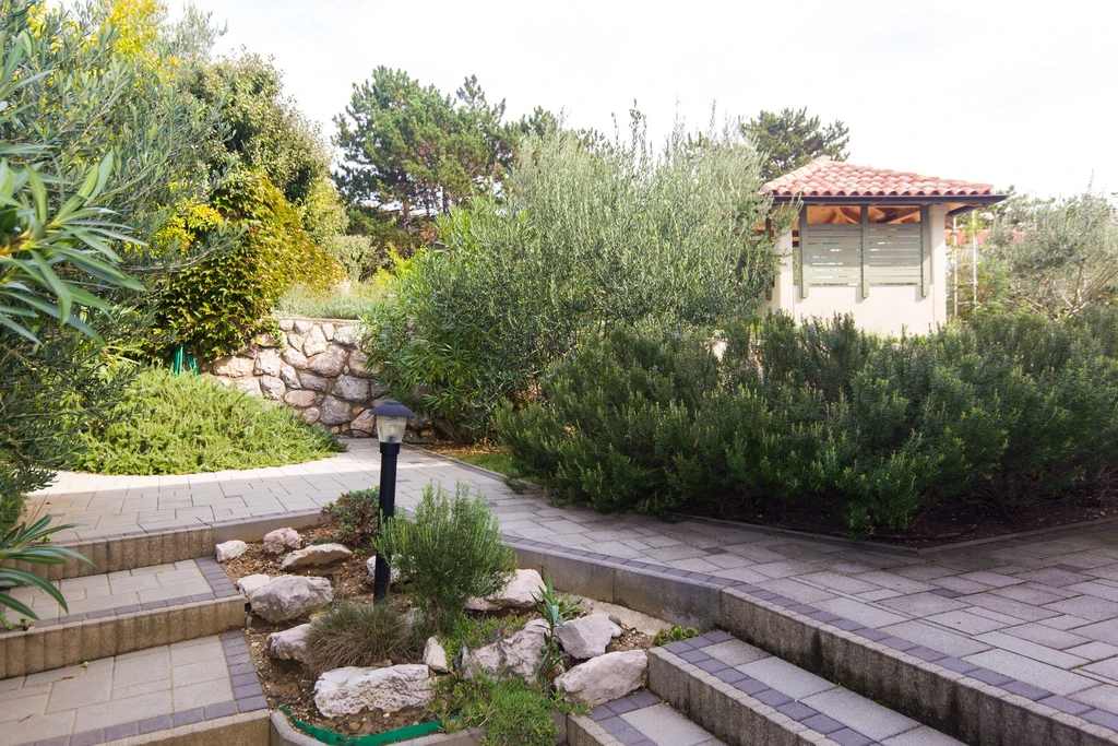 Pet-Friendly Souterrain Apartment for 4 in Baška