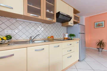 Pet-Friendly Souterrain Apartment for 4 in Baška