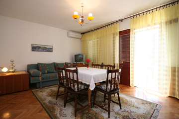 Baška 2-Bedroom Apartment for 4–6 Guests