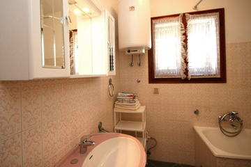 Baška 2-Bedroom Apartment for 4–6 Guests