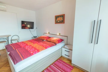 Studio in Baška for 2 Guests with Dedicated Parking