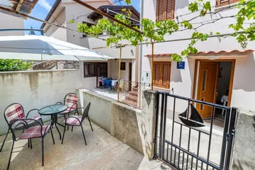 Baška Apartment for 3 Guests with Terrace and Parking