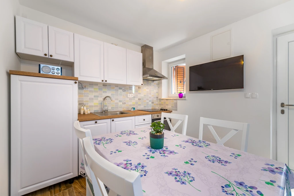 Baška Apartment for 3 Guests with Terrace and Parking