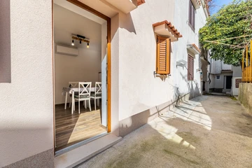 Baška Apartment for 3 Guests with Terrace and Parking