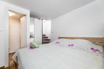 Baška Apartment for 3 Guests with Terrace and Parking