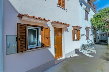 Baška Apartment for 3 Guests with Terrace and Parking