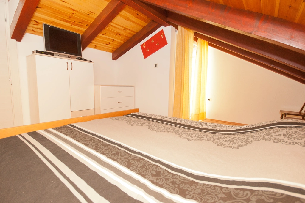 Baška Sea-View Apartment for 5 Guests with Parking