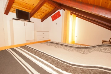 Baška Sea-View Apartment for 5 Guests with Parking