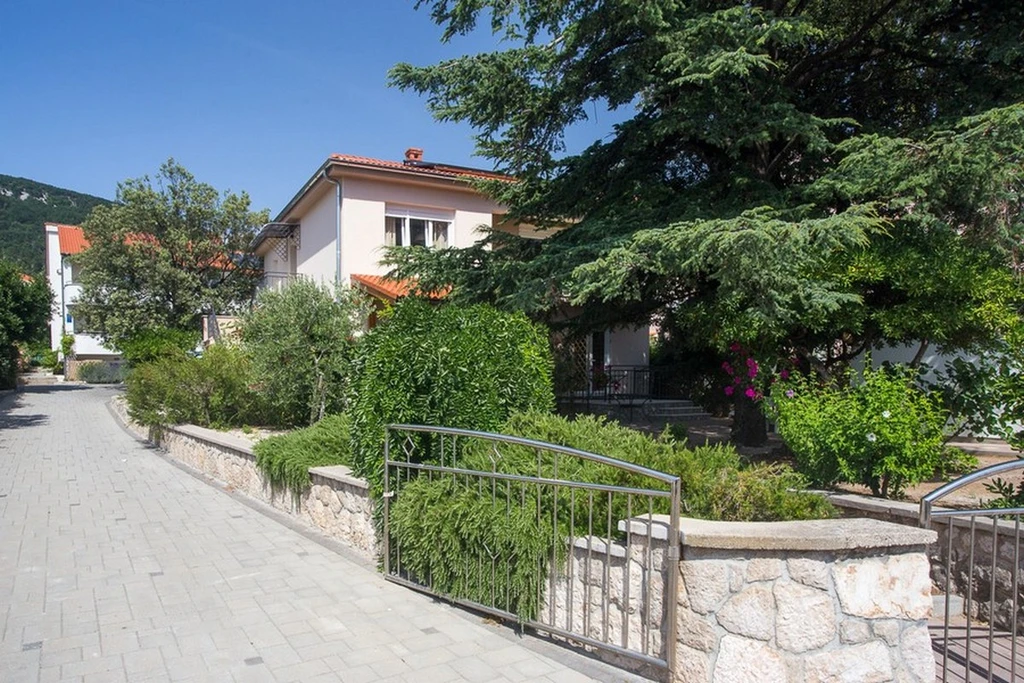 2-Bedroom Apartment in Baška for Up to 6 Guests