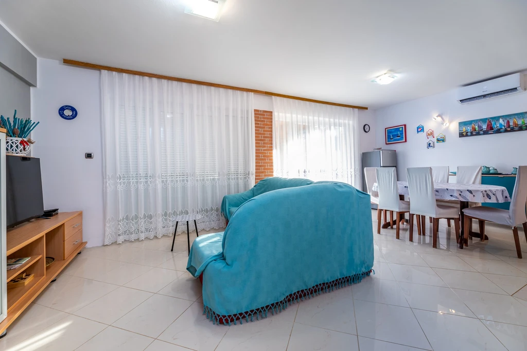 Baška 2-Bedroom Apartment for Up to 6 Guests