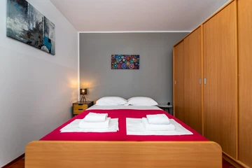 Baška 2-Bedroom Apartment for Up to 6 Guests