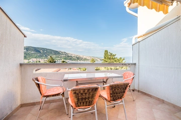 Sea View Apartment with Terrace in Baška