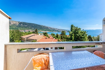 Sea View Apartment with Terrace in Baška