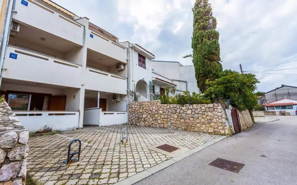 Sea View Apartment with Terrace in Baška