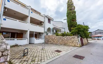 Sea View Apartment with Terrace in Baška