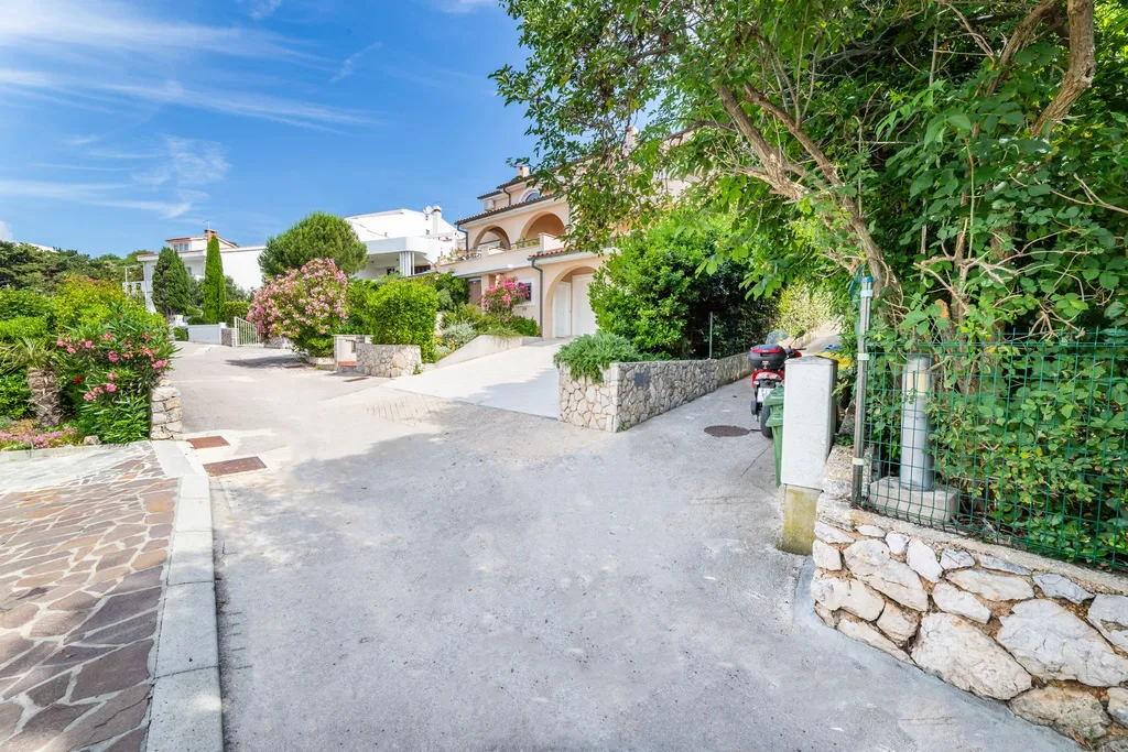 Oleander A4 – Apartman Baška Krk, Idealno za Obiteljski Odmor uz More