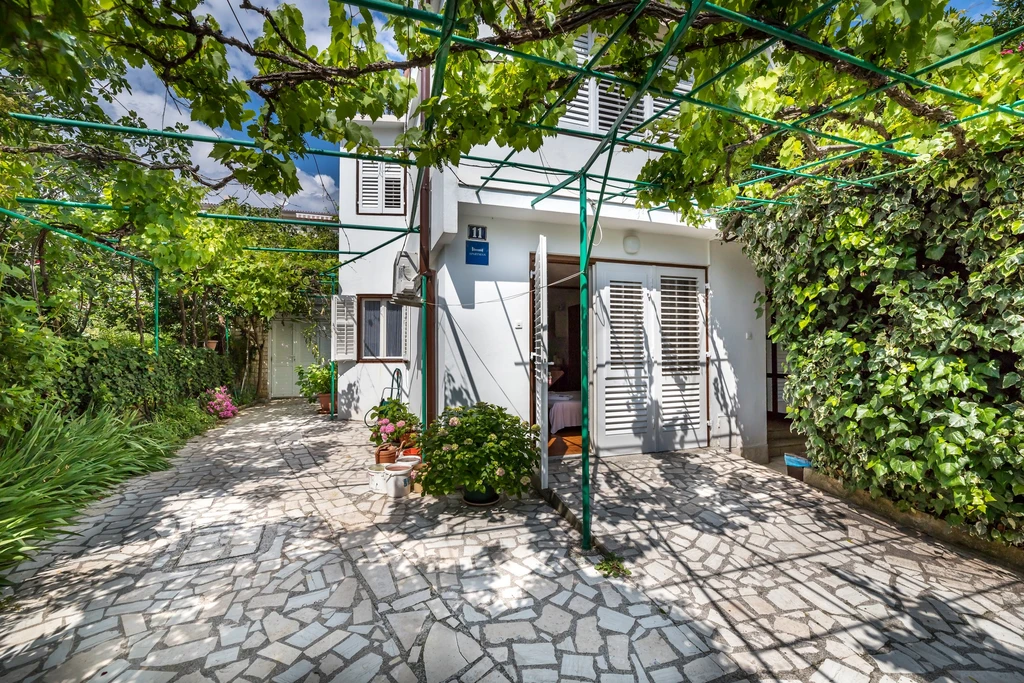Baška Studio for 2–3 Guests, 150m to the Beach