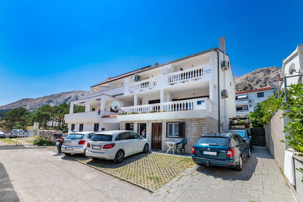 Baška Apartment for 3 Guests with Private Parking