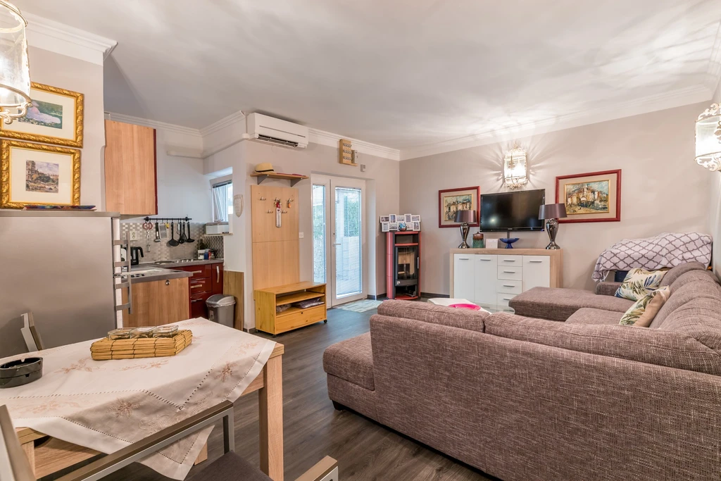 2-Bedroom Apartment in Baška with Parking