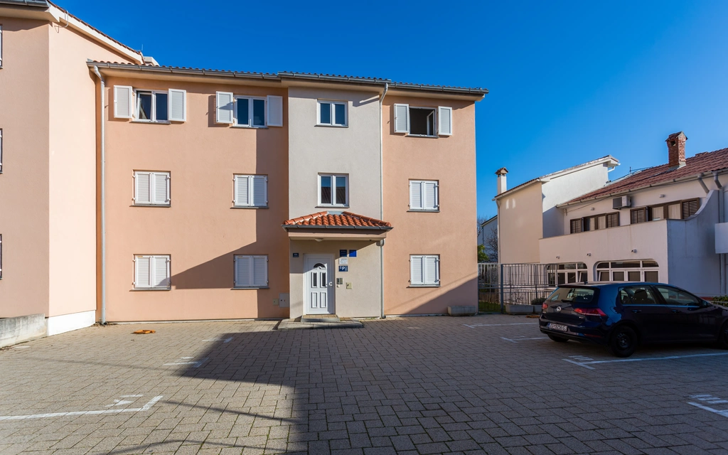 Baška 2-Bedroom Apartment for 4 Guests