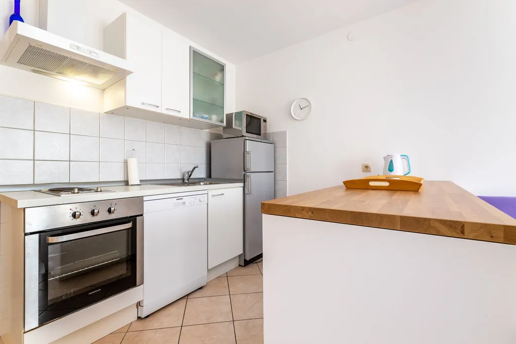 Baška 2-Bedroom Apartment for 4 Guests