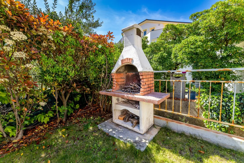 Baška 2-Bedroom Apartment for 4 Guests