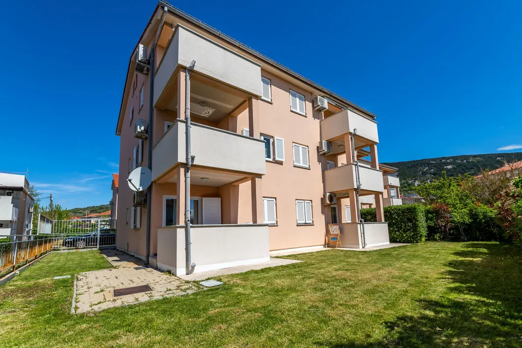 Baška 2-Bedroom Apartment for 4 Guests