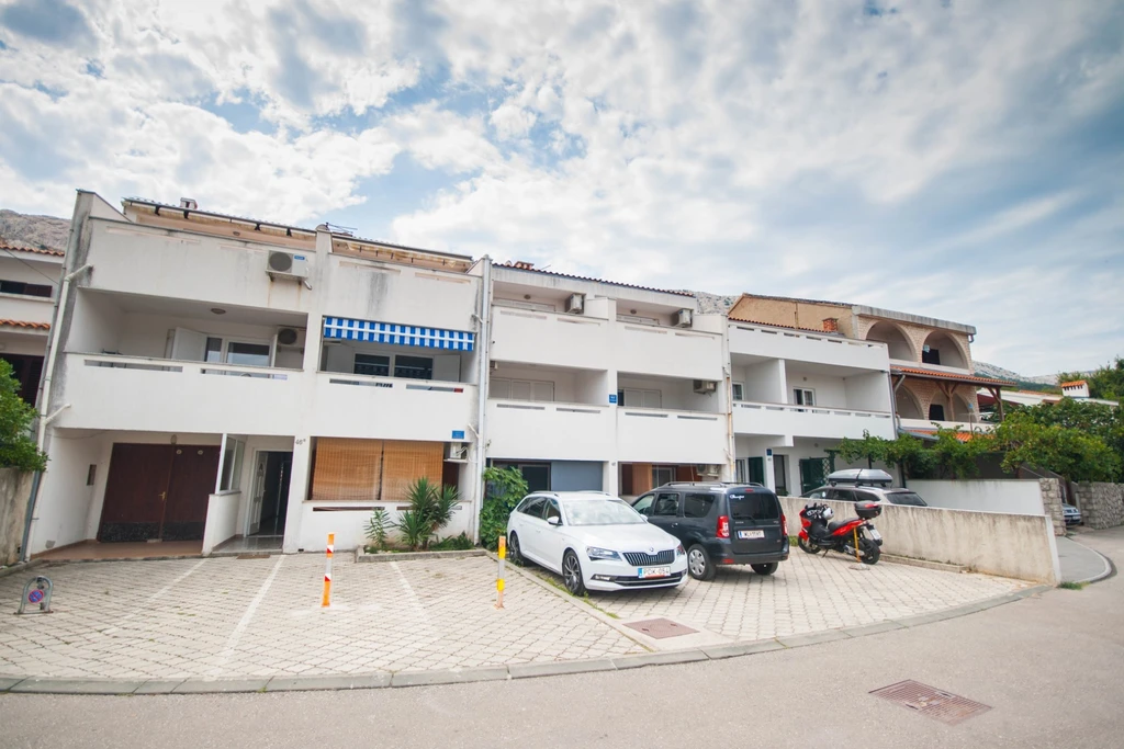 Baška Apartment for 2-4 Guests with Terrace