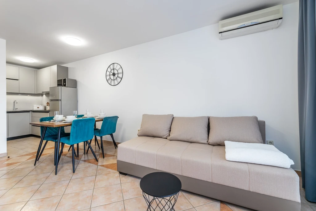 Baška Apartment for 2-4 Guests with Terrace