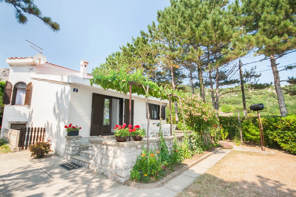Baška Holiday House with Sea-View Terrace for 4