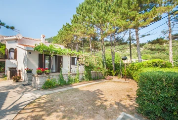 Baška Holiday House with Sea-View Terrace for 4